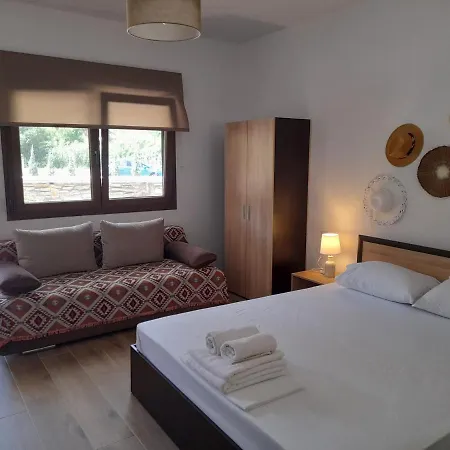 Mad'S Villas Nea Peramos  Room photo